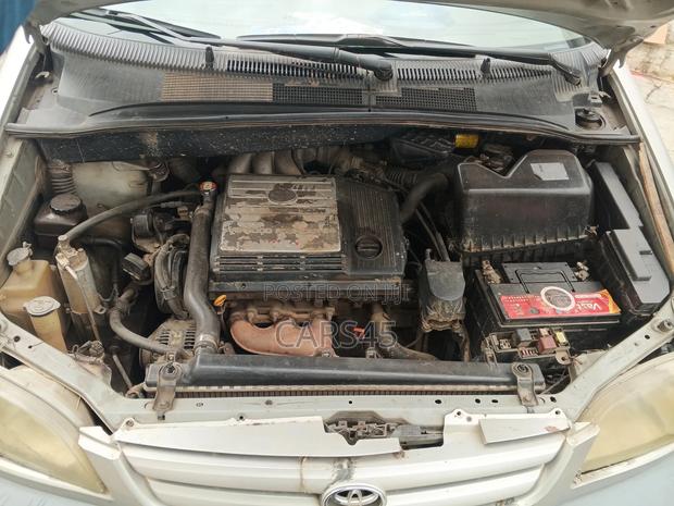 Toyota Sienna 2001 Gray