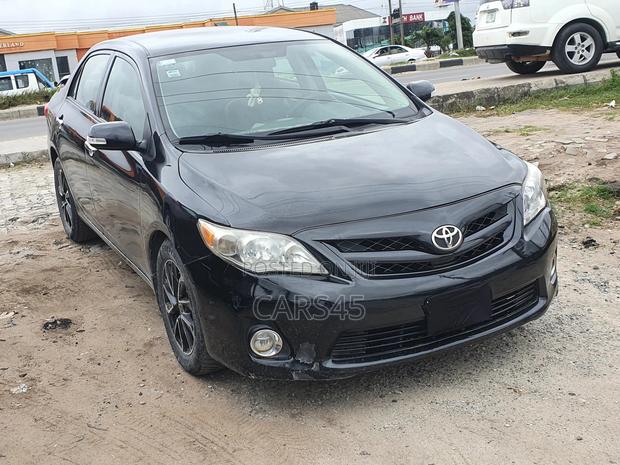 Toyota Corolla 2011 Black