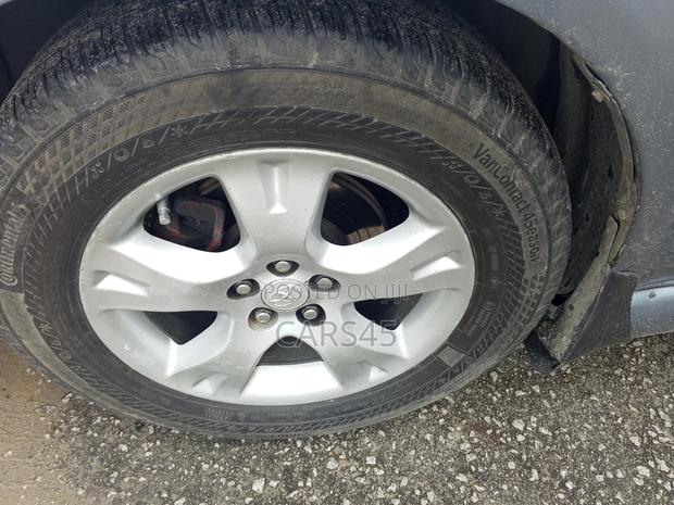 Toyota Matrix Hatchback FWD (1.8L 4cyl 5M) 2006 Blue