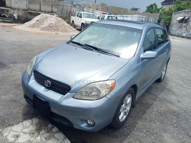 Toyota Matrix Hatchback FWD (1.8L 4cyl 5M) 2006 Blue