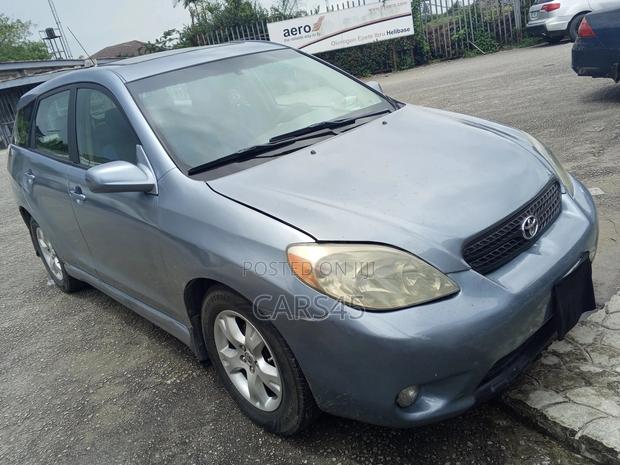Toyota Matrix Hatchback FWD (1.8L 4cyl 5M) 2006 Blue