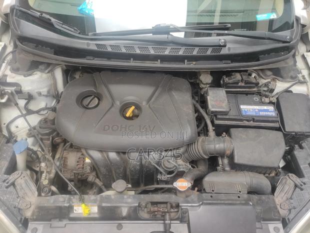 Hyundai Elantra 2012 White