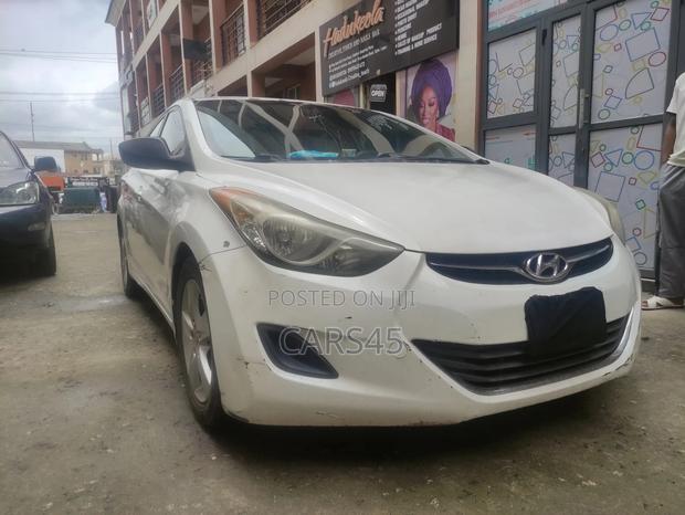 Hyundai Elantra 2012 White