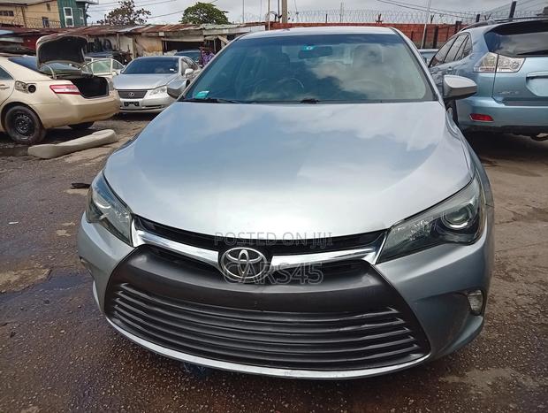 Toyota Camry 2015 Silver
