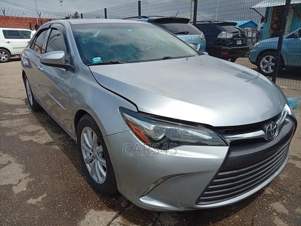 Toyota Camry 2015 Silver