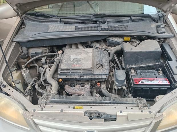 Toyota Sienna 2002 Gold