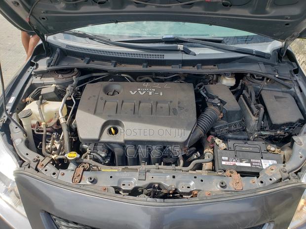 Toyota Corolla 2010 Gray