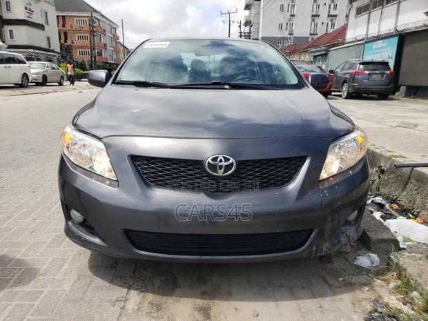 Toyota Corolla 2010 Gray