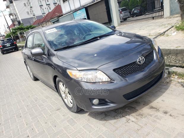 Toyota Corolla 2010 Gray