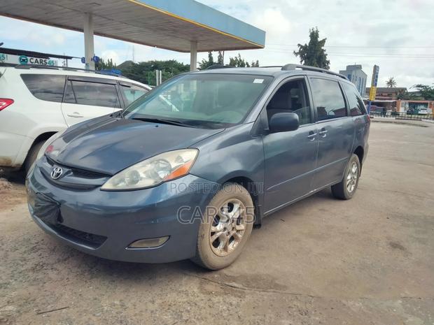 Toyota Sienna 2006 Blue