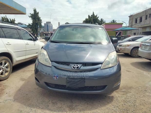 Toyota Sienna 2006 Blue