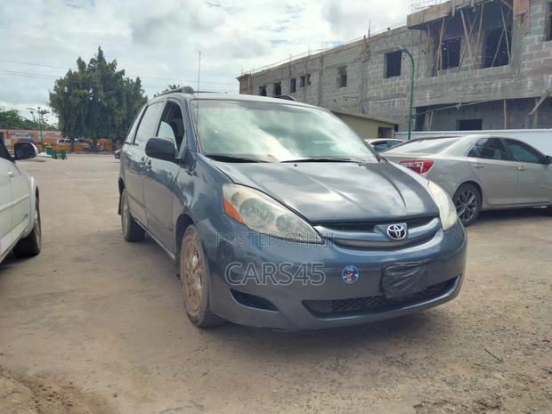 Toyota Sienna 2006 Blue