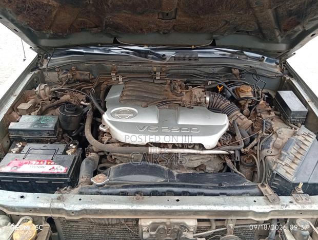 Nissan Pathfinder 2001 Silver