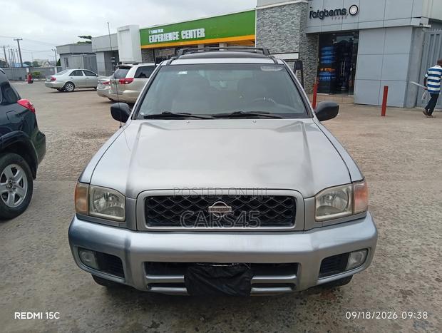 Nissan Pathfinder 2001 Silver