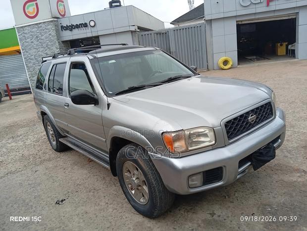 Nissan Pathfinder 2001 Silver