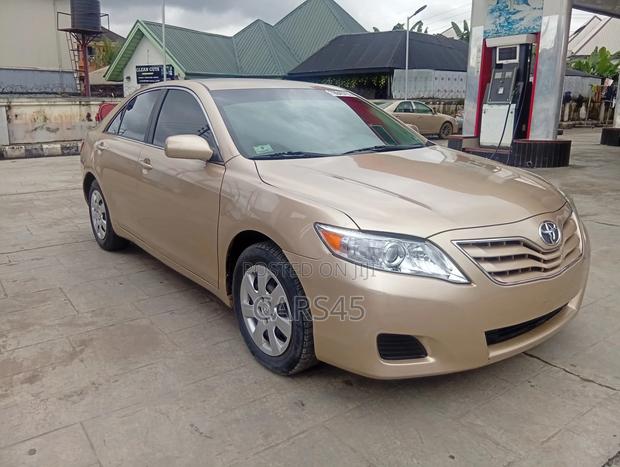 Toyota Camry 2010 Gold