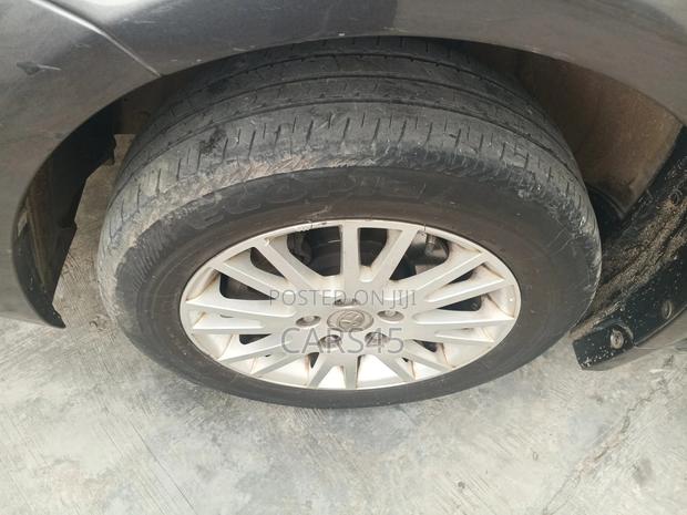 Toyota Avensis 2018 Gray