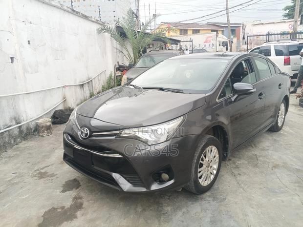 Toyota Avensis 2018 Gray