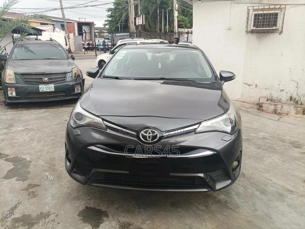 Toyota Avensis 2018 Gray