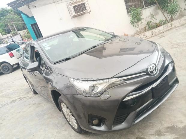 Toyota Avensis 2018 Gray