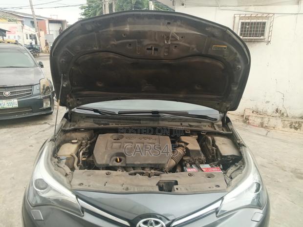 Toyota Avensis 2018 Gray