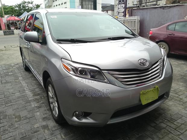 Toyota Sienna 2015 Gray