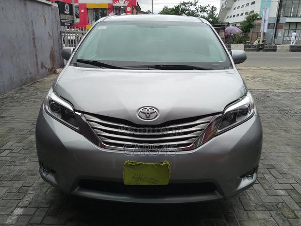Toyota Sienna 2015 Gray