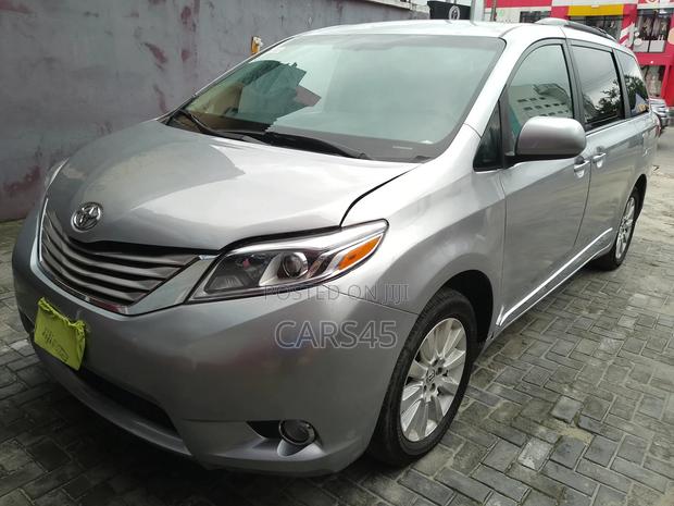 Toyota Sienna 2015 Gray