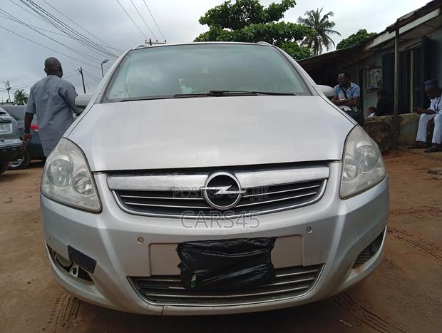 Opel Zafira 2.2 2008 Silver
