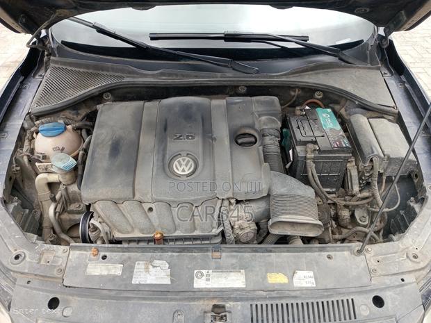Volkswagen Passat 2012 Blue