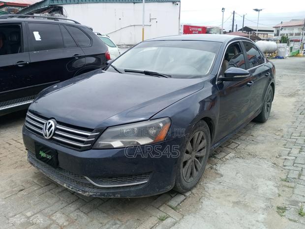 Volkswagen Passat 2012 Blue