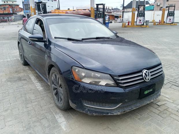 Volkswagen Passat 2012 Blue