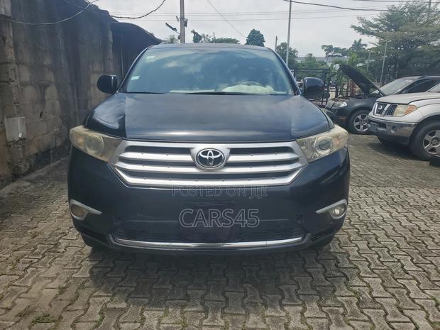 Toyota Highlander SE 2012 Black