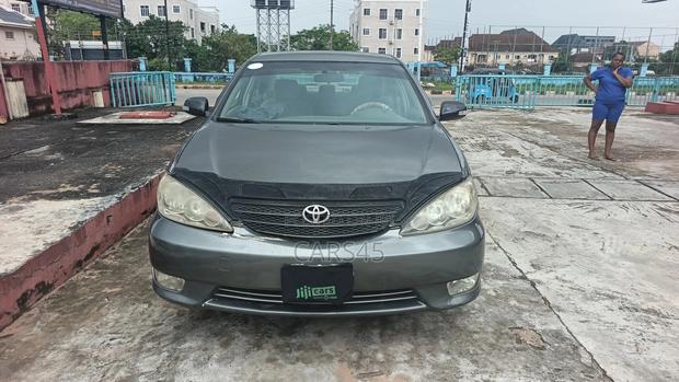 Toyota Camry 2006 Gray