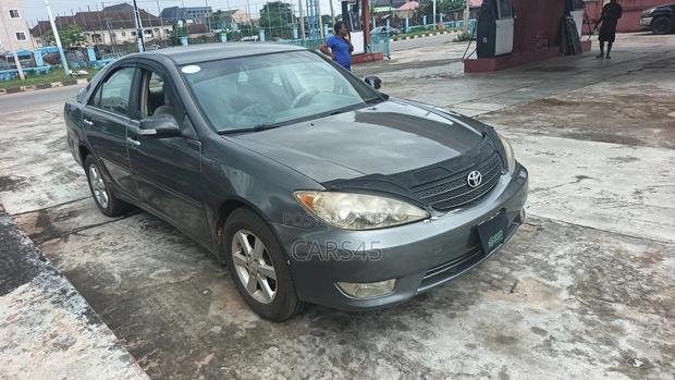 Toyota Camry 2006 Gray
