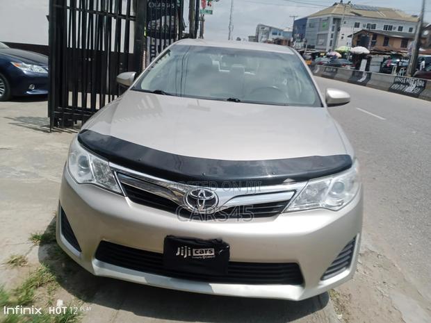 Toyota Camry 2014 Gold