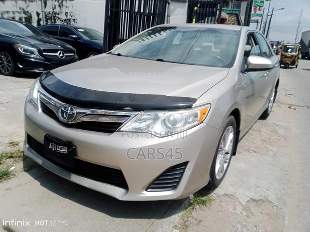 Toyota Camry 2014 Gold