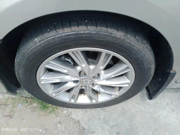 Toyota Camry 2014 Gold