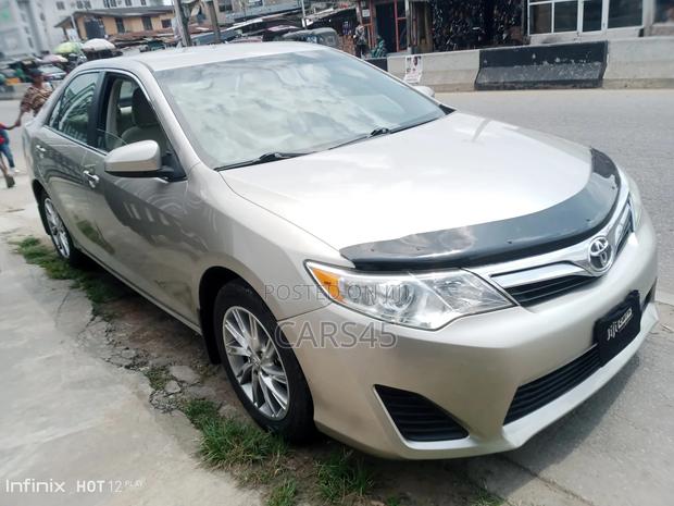 Toyota Camry 2014 Gold