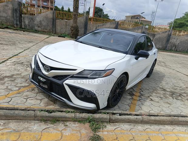 Toyota Camry 2019 White