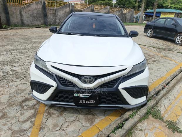 Toyota Camry 2019 White