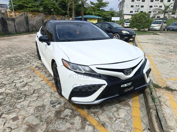 Toyota Camry 2019 White
