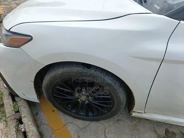 Toyota Camry 2019 White