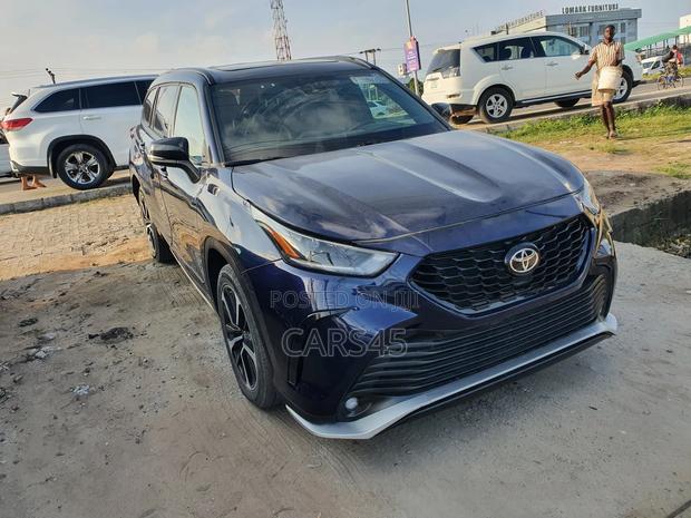 Toyota Highlander 2022 Blue