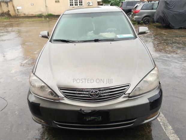 Toyota Camry 2005 Gray