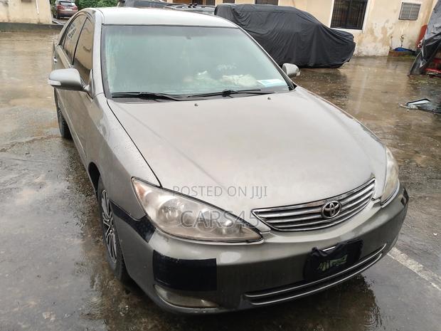 Toyota Camry 2005 Gray