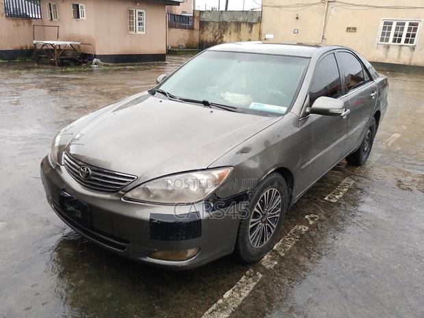 Toyota Camry 2005 Gray