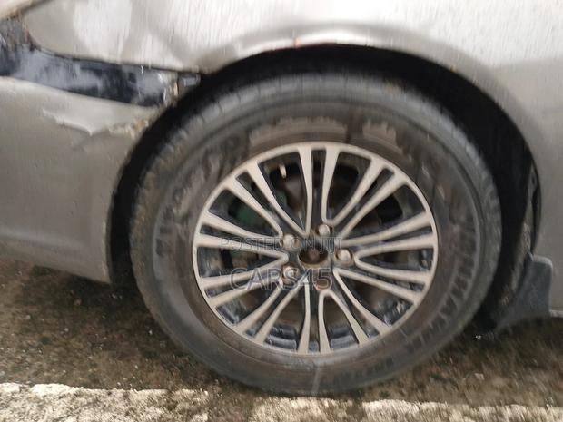 Toyota Camry 2005 Gray