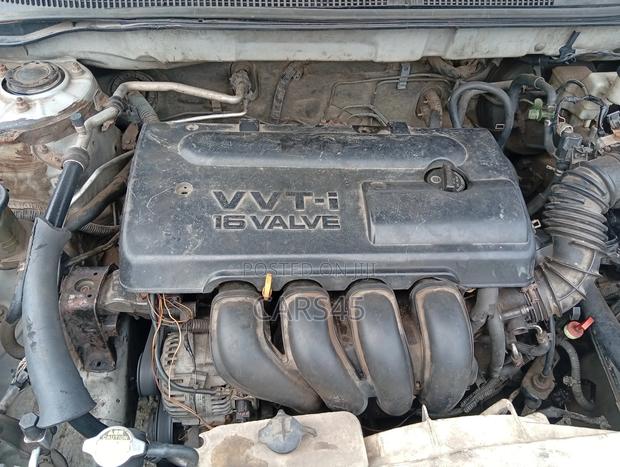 Toyota Corolla LE 2005 Silver