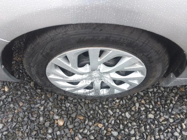 Toyota Corolla LE 4dr Sedan (1.8L 4cyl 4A) 2013 Silver